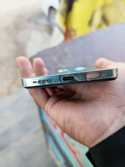 Realme 12+ 5G. Processer Dimincity 7050 battery  5000 mah