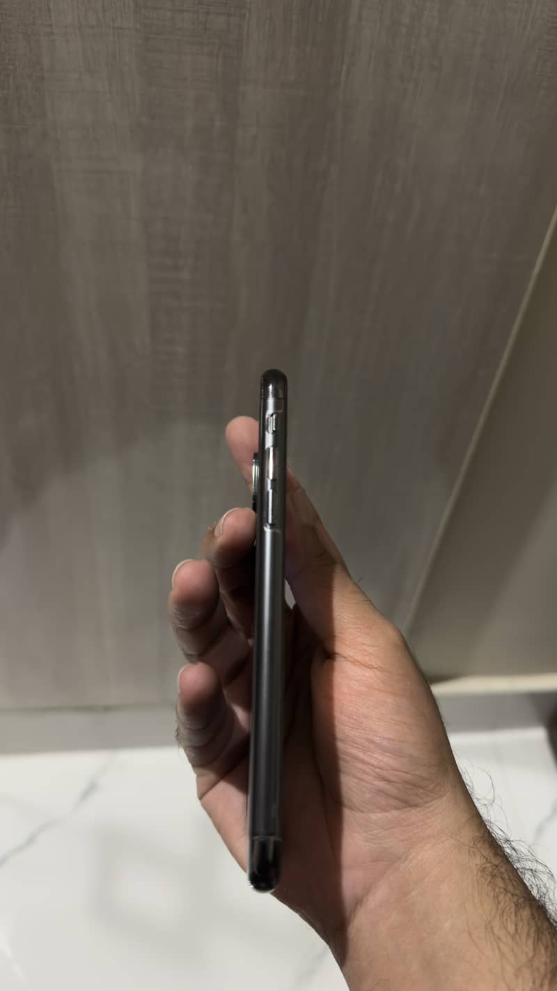 Apple iPhone X 3