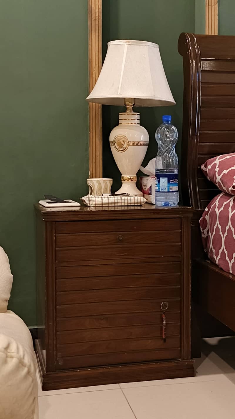 King size Bed with two side tables 2