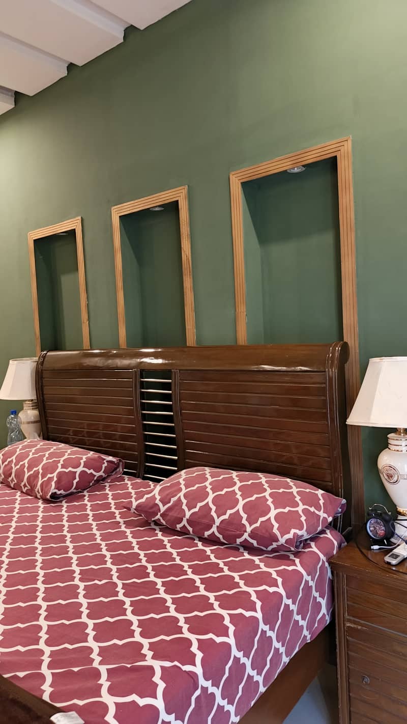 King size Bed with two side tables 3