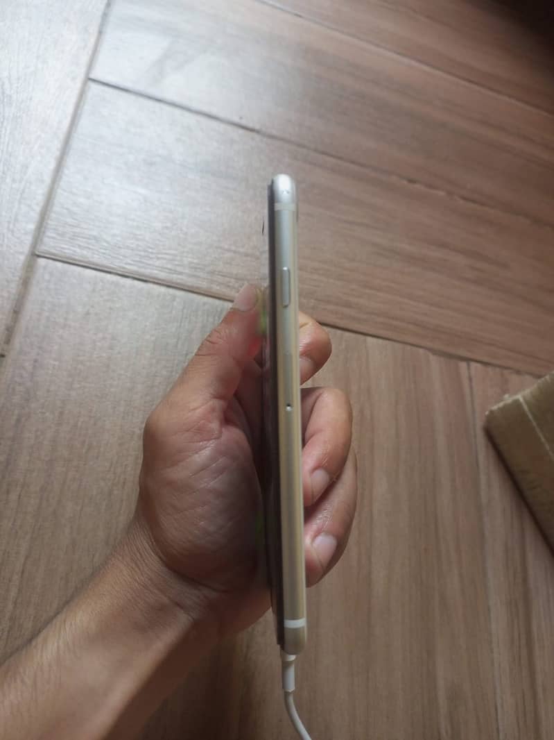 Apple iPhone SE 2nd generation 1