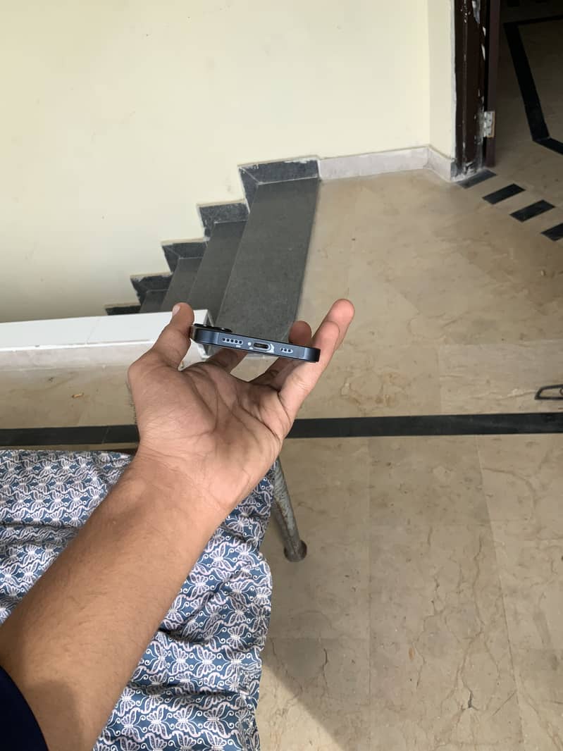 iPhone 13 3