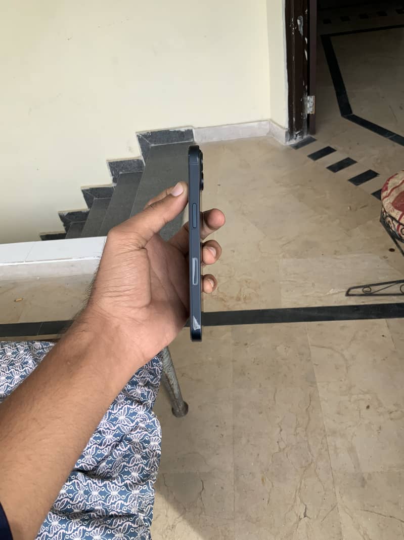 iPhone 13 6