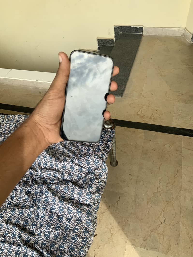 iPhone 13 7