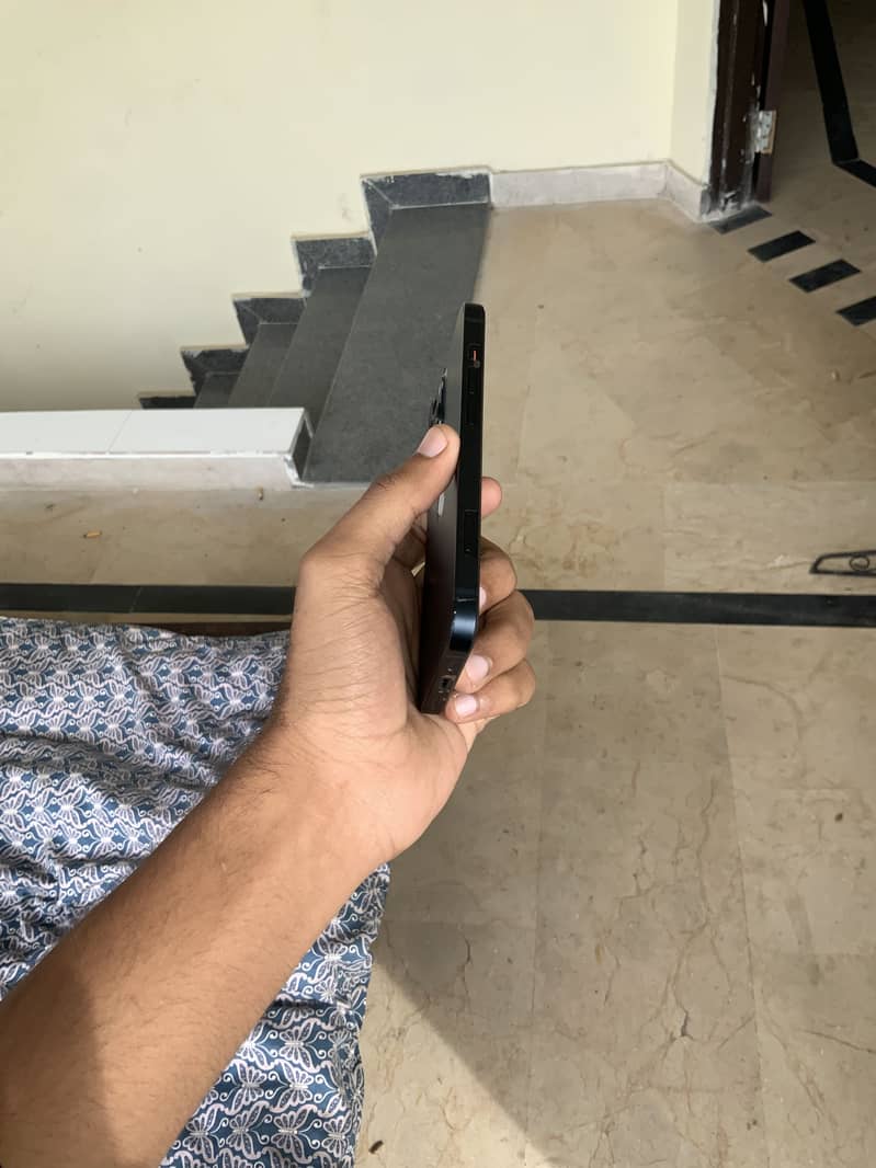 iPhone 13 9