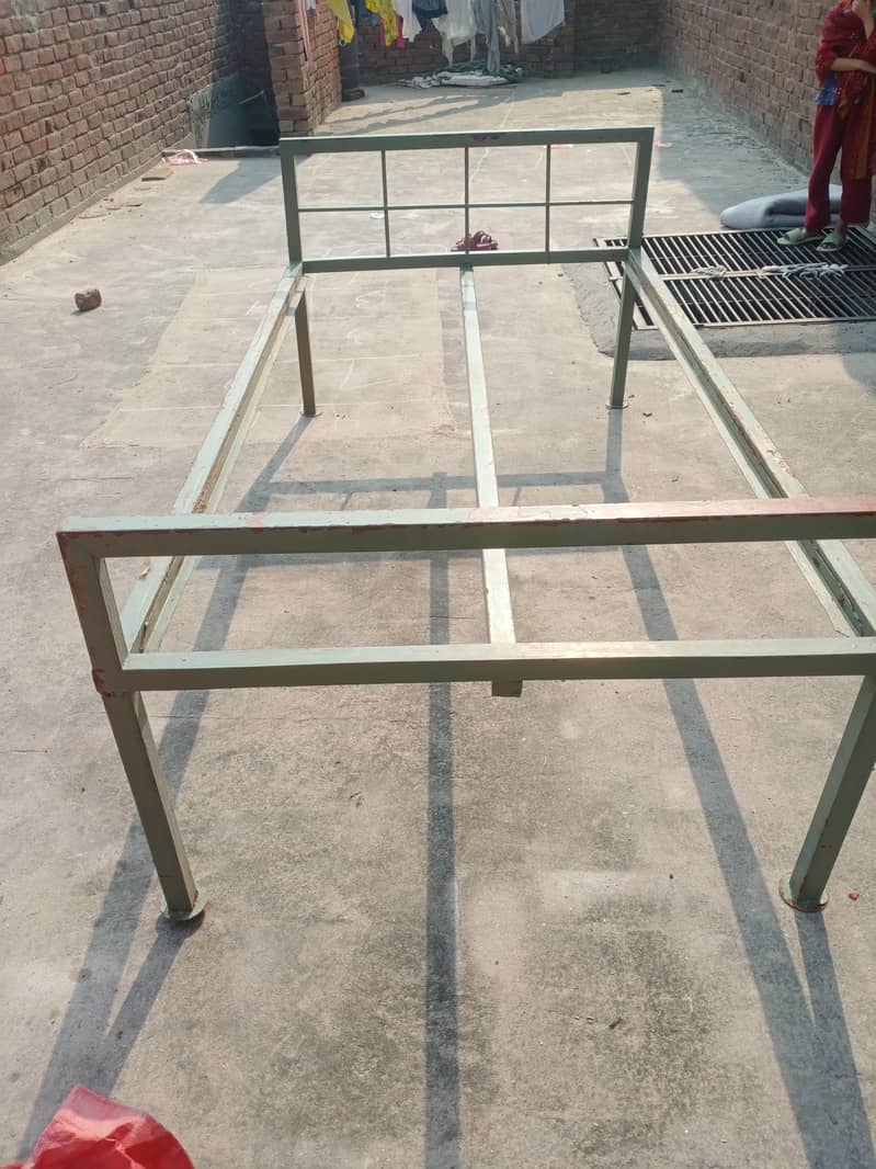 iron Bed 0