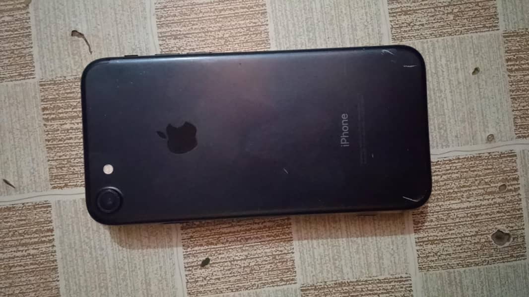 Apple iPhone 17e 5