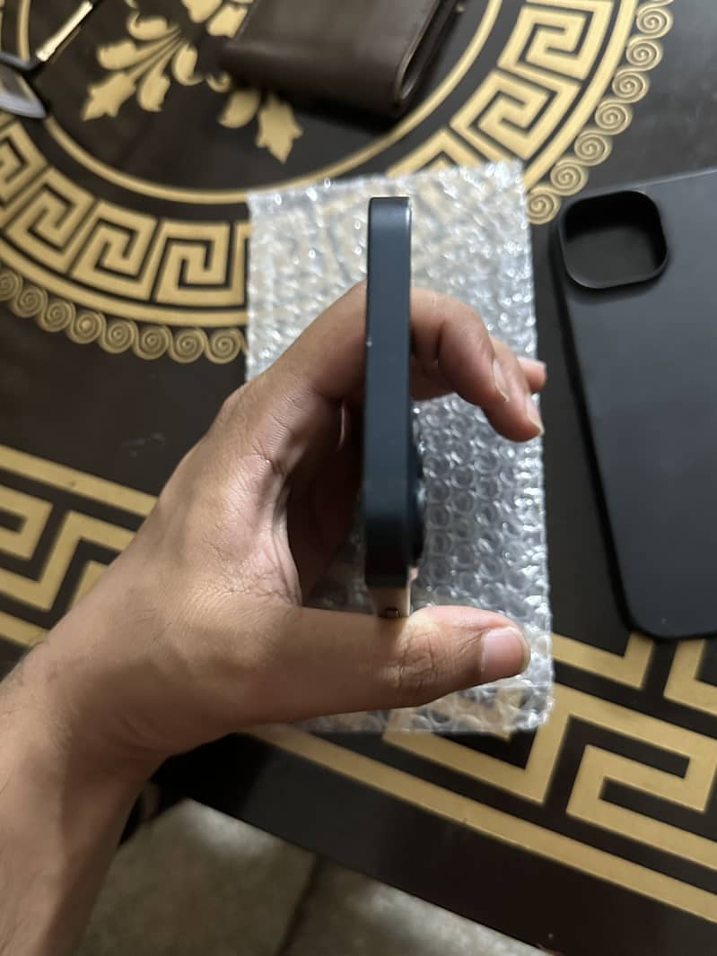 Apple iPhone 13 6