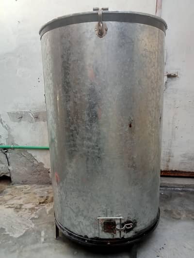 parola for ( Gandum storage) with his stand