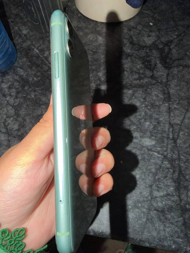 Apple iPhone 11 3