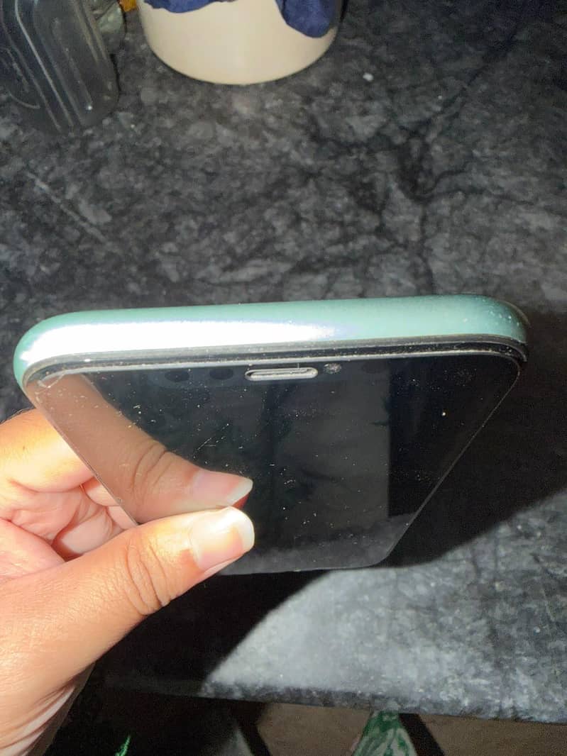 Apple iPhone 11 4