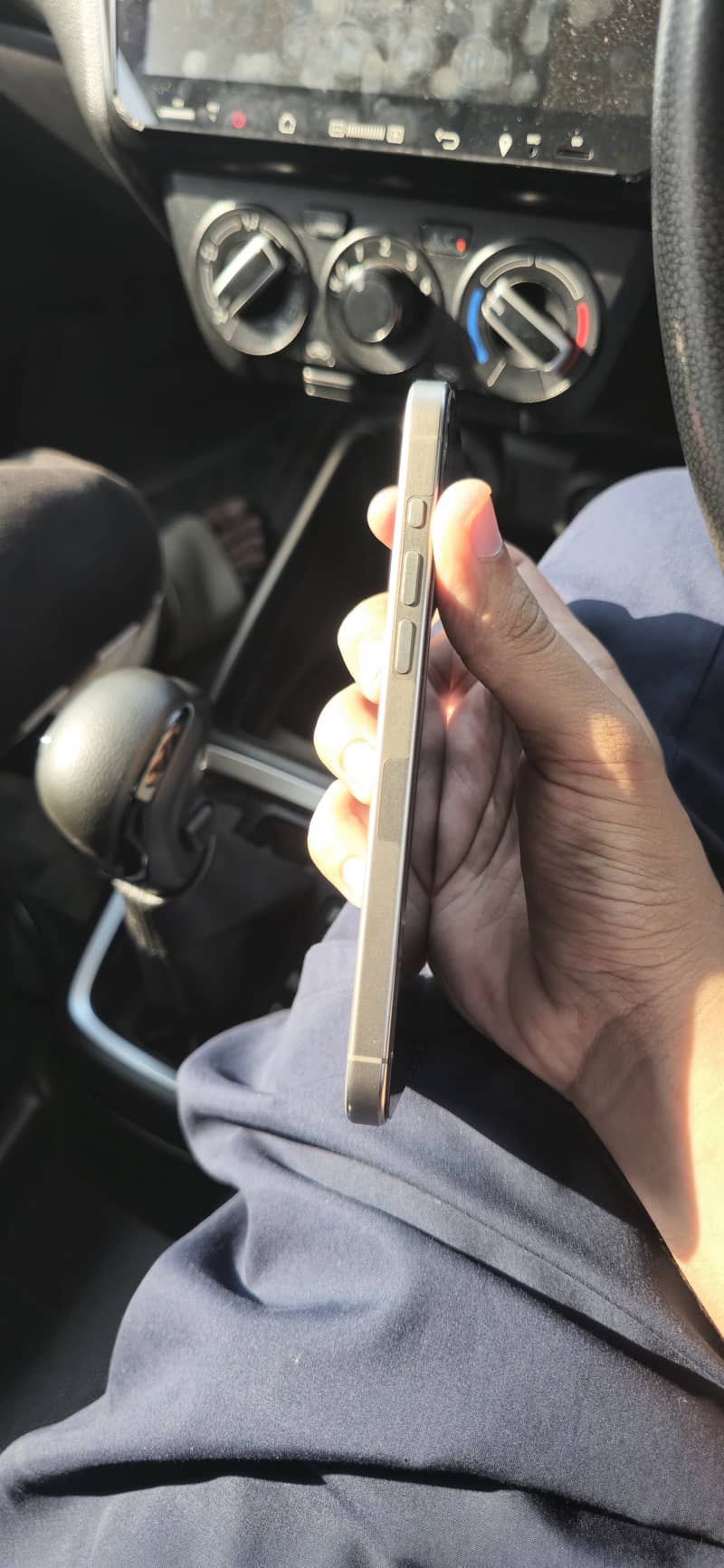 Apple iPhone 15 Pro Max 2
