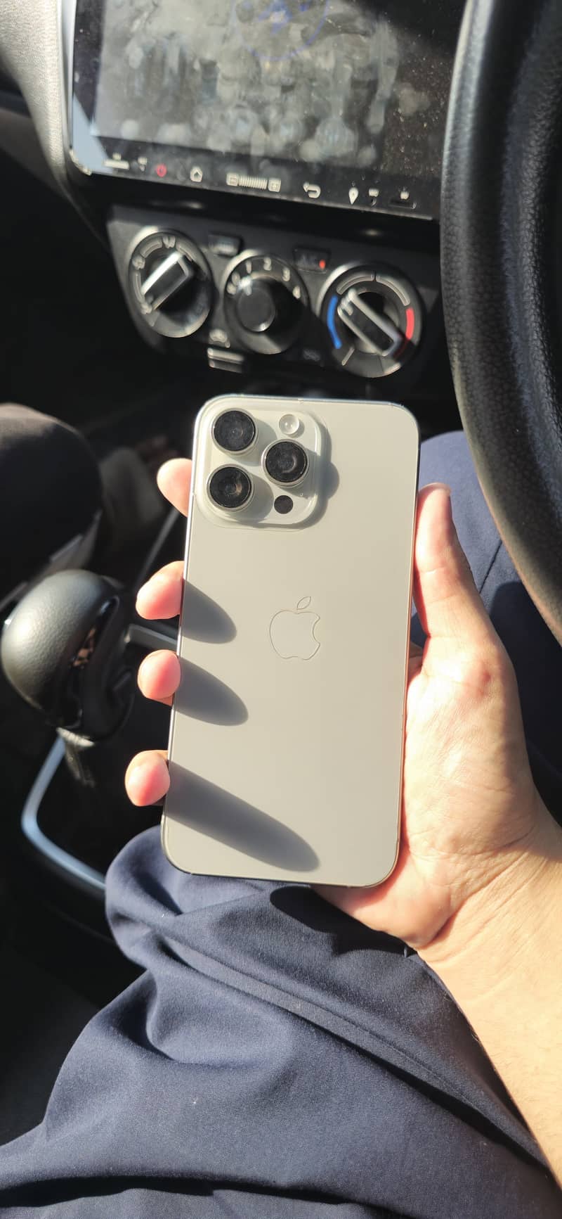 Apple iPhone 15 Pro Max 3