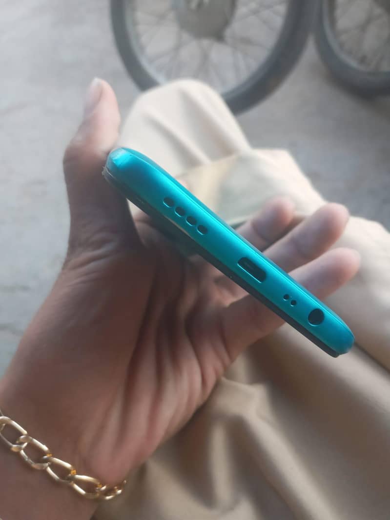Realme 5i 4