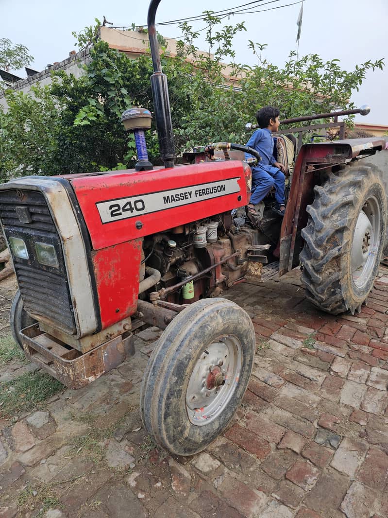 MF 240 2