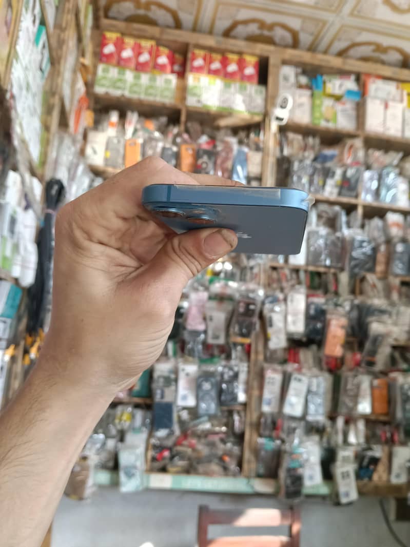 Apple iPhone 13 1