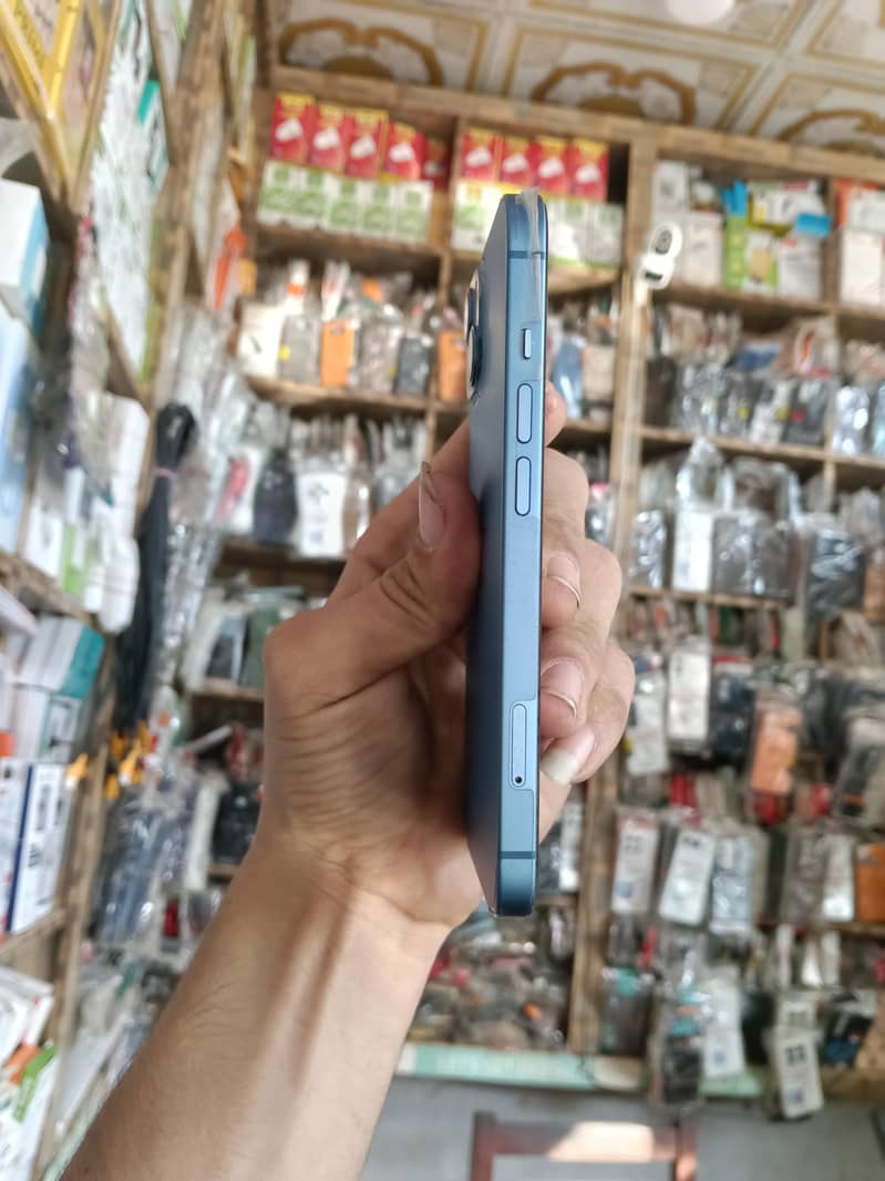 Apple iPhone 13 3