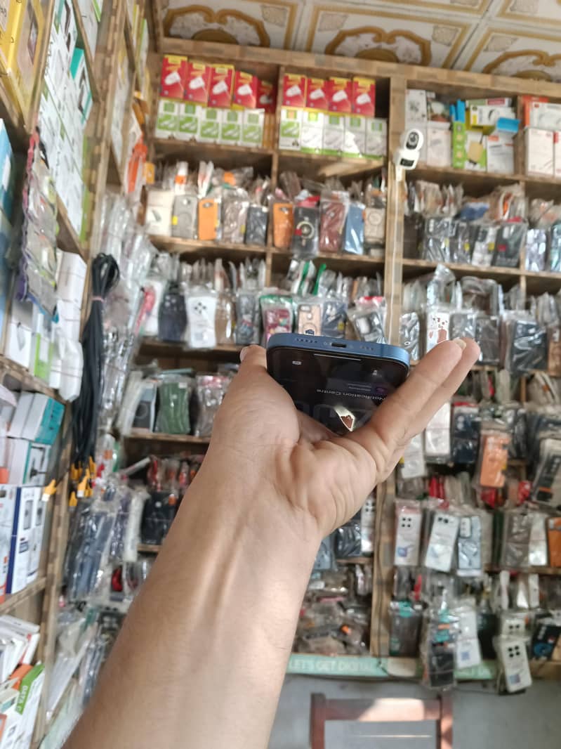 Apple iPhone 13 4