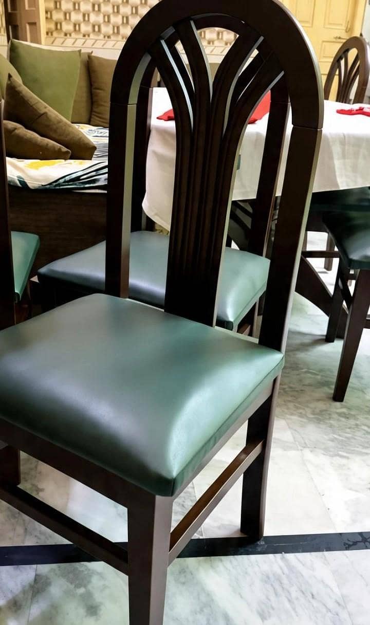 Dining table. . . . . . last 2 days of selling 2