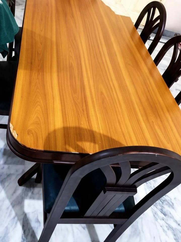 Dining table. . . . . . last 2 days of selling 4