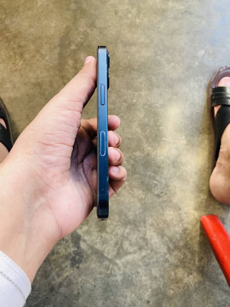 Apple iPhone 13 1