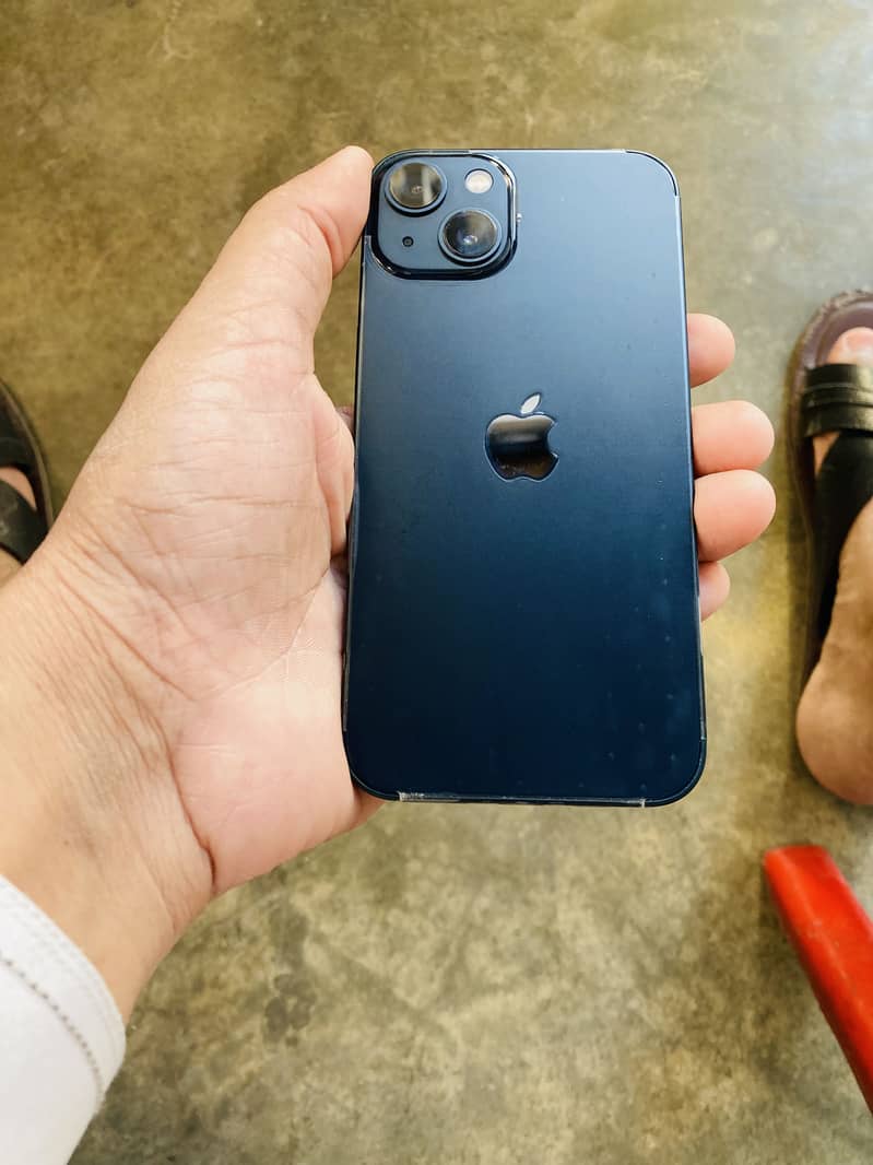 Apple iPhone 13 4