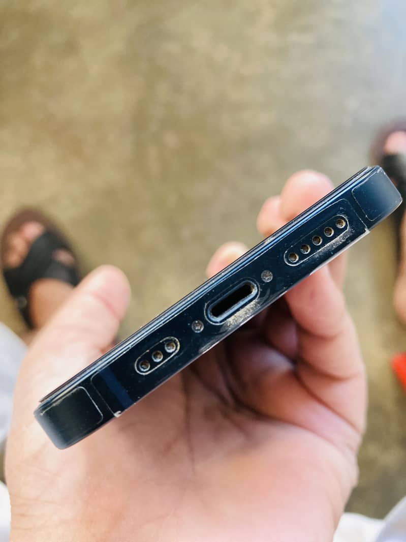 Apple iPhone 13 5