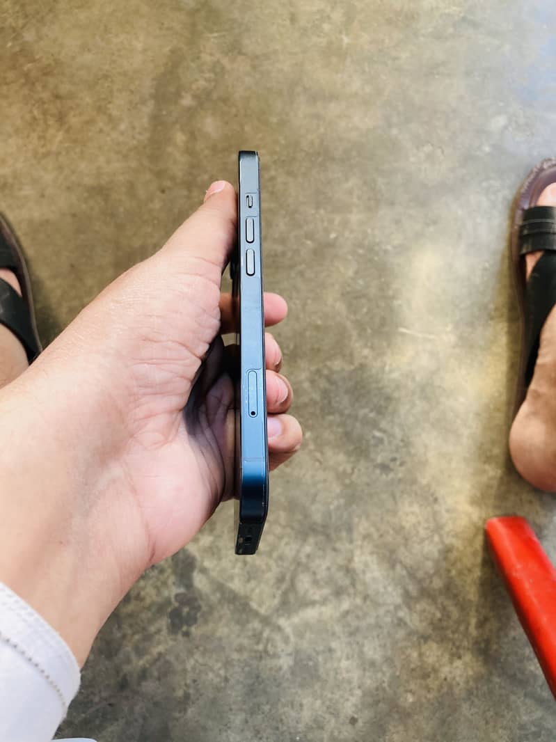 Apple iPhone 13 6