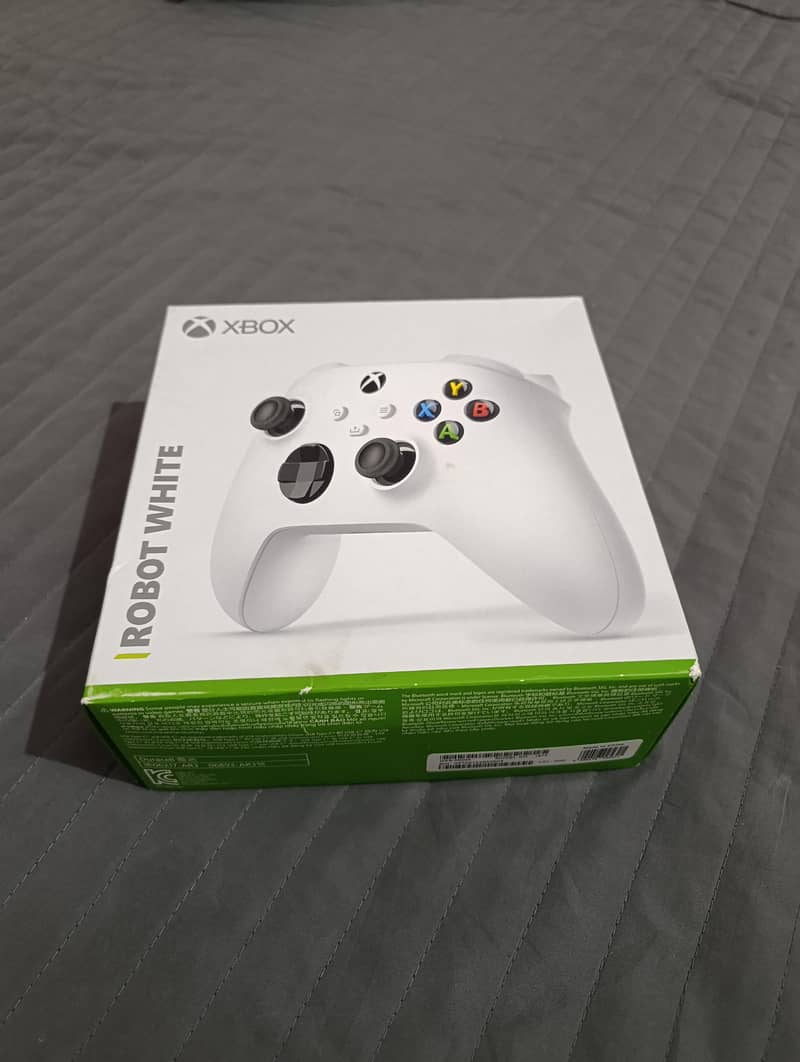 Xbox series controller with box 0