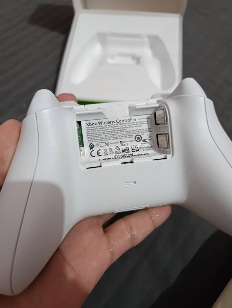 Xbox series controller with box 2