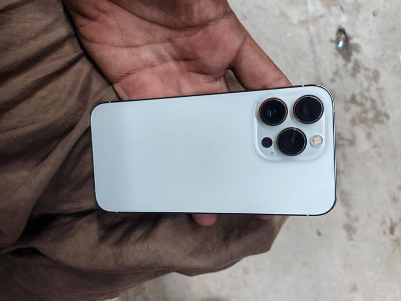 Apple iPhone 13 Pro 2