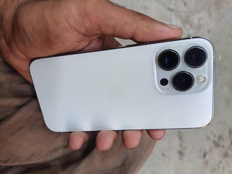 Apple iPhone 13 Pro 3