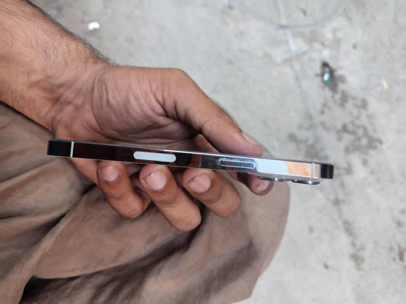 Apple iPhone 13 Pro 4
