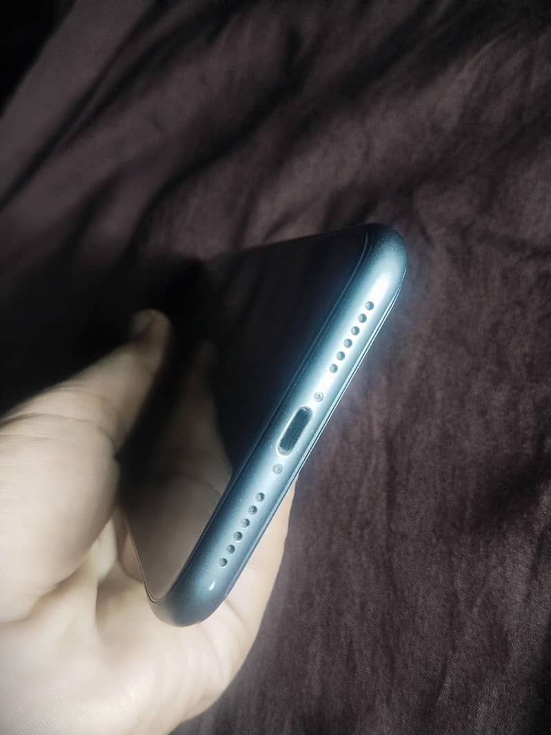 Apple iPhone 11 7