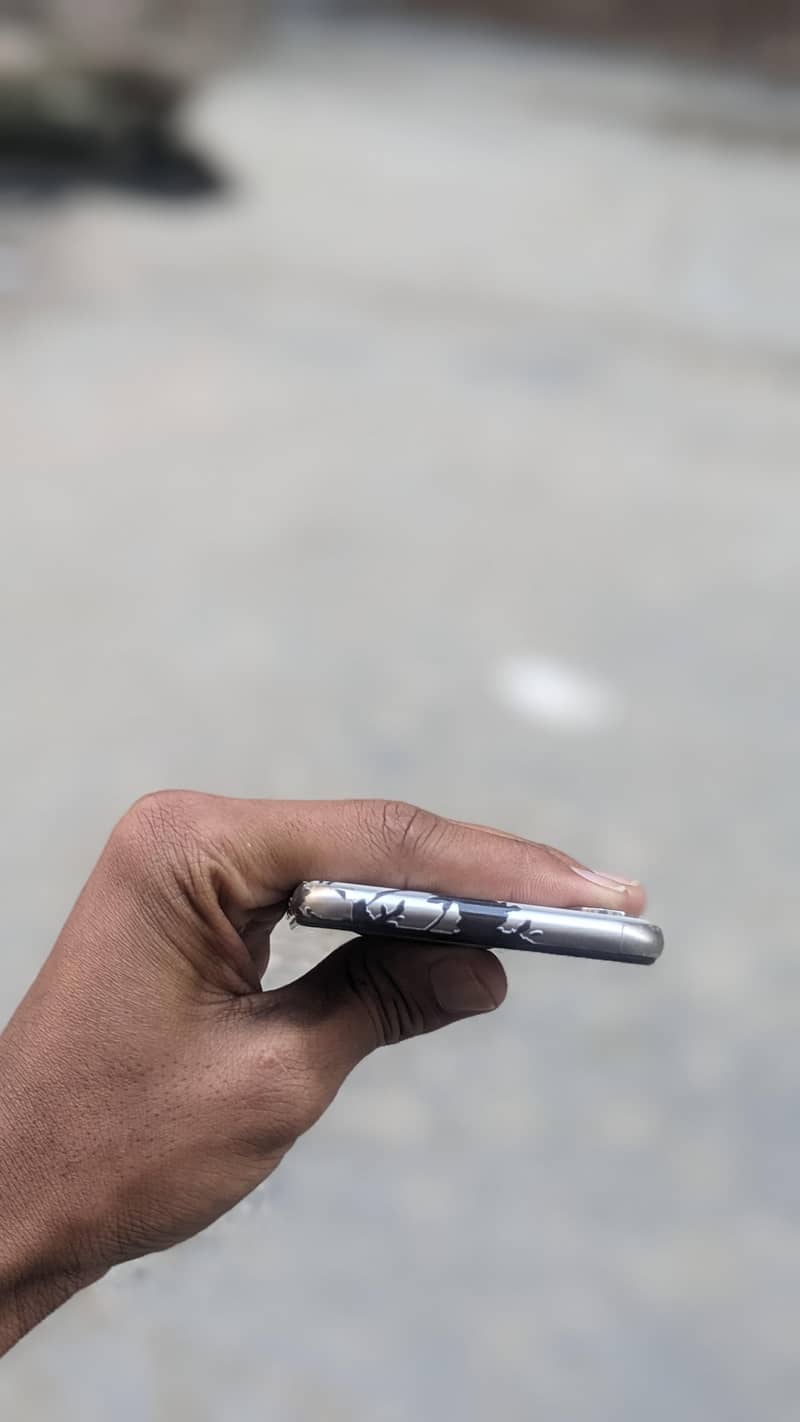 Apple iPhone X 4