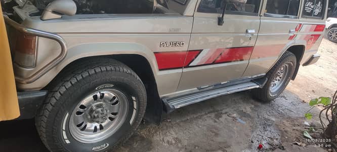 Mitsubishi Pajero 1990