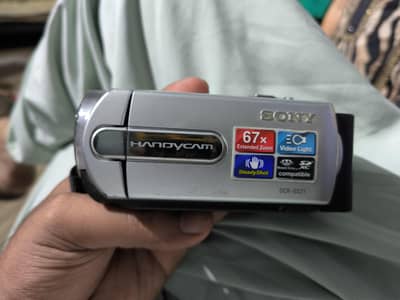 Sony Handycam DCR-SX21E Camcorder (67x Zoom)