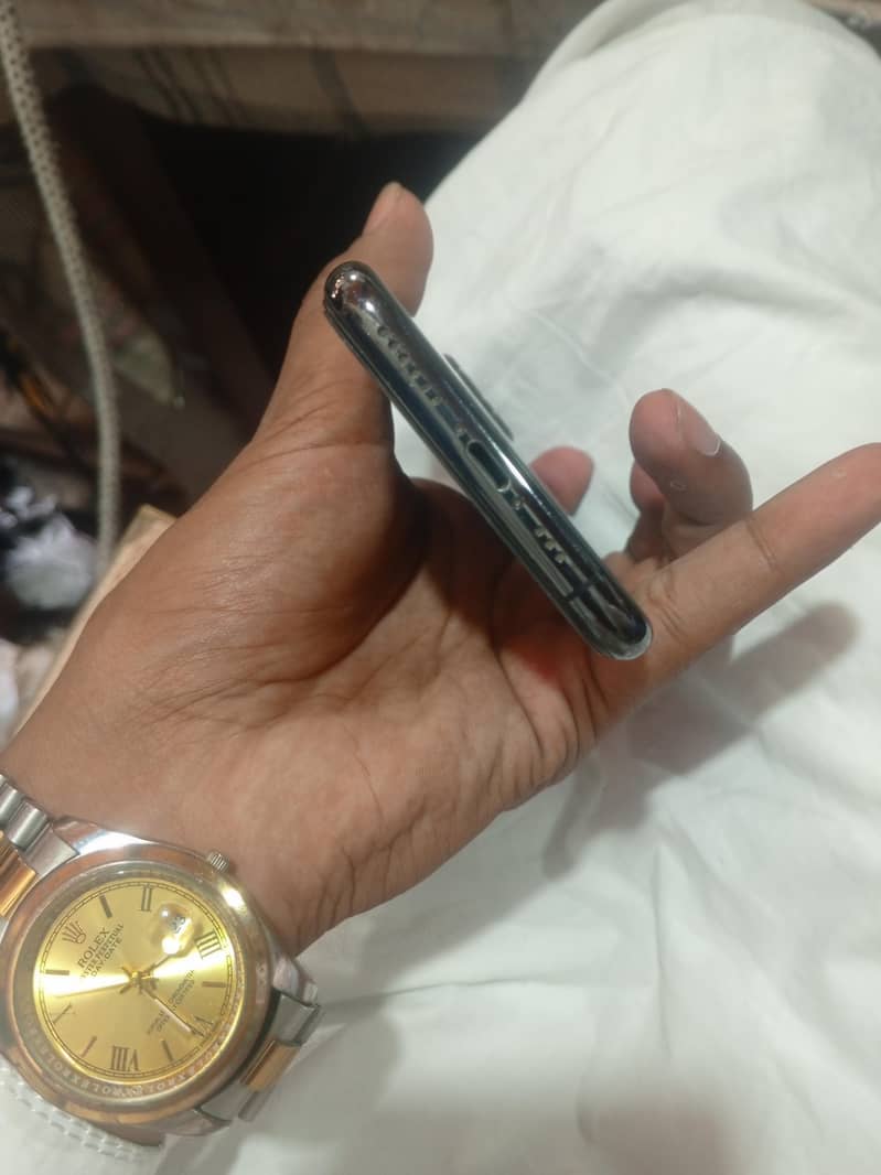 Apple iPhone 11 Pro 1