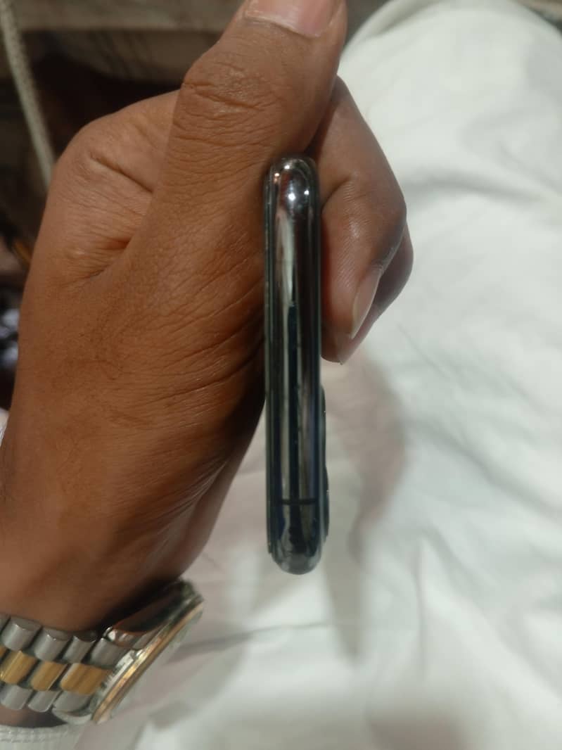 Apple iPhone 11 Pro 2
