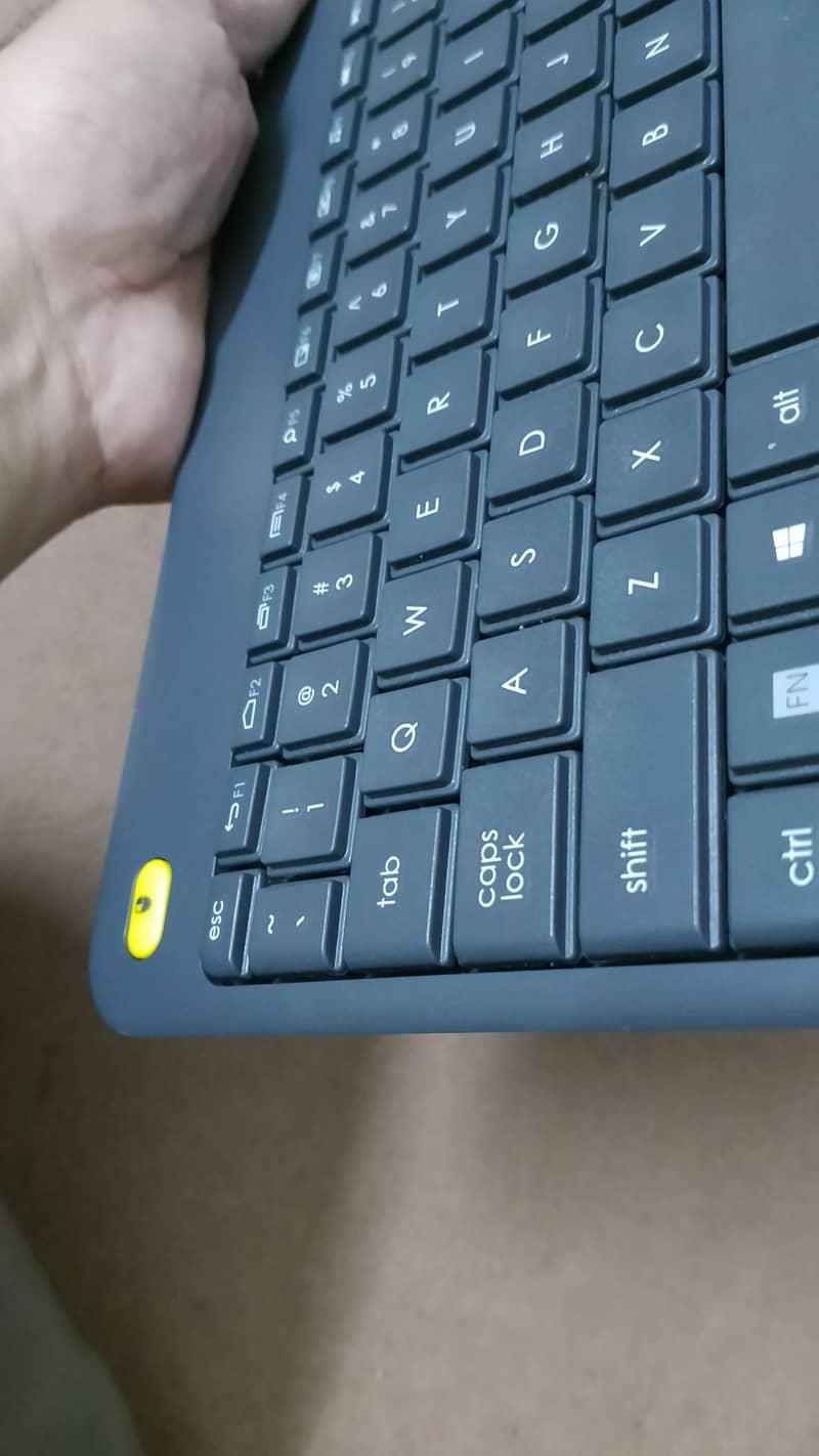LOGITEC TOUCHPAD KEYBOARD K400+ 1