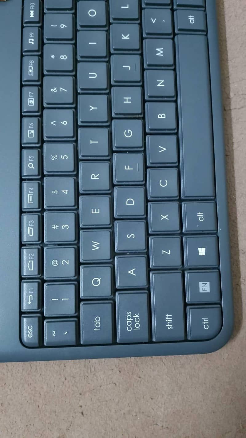 LOGITEC TOUCHPAD KEYBOARD K400+ 6
