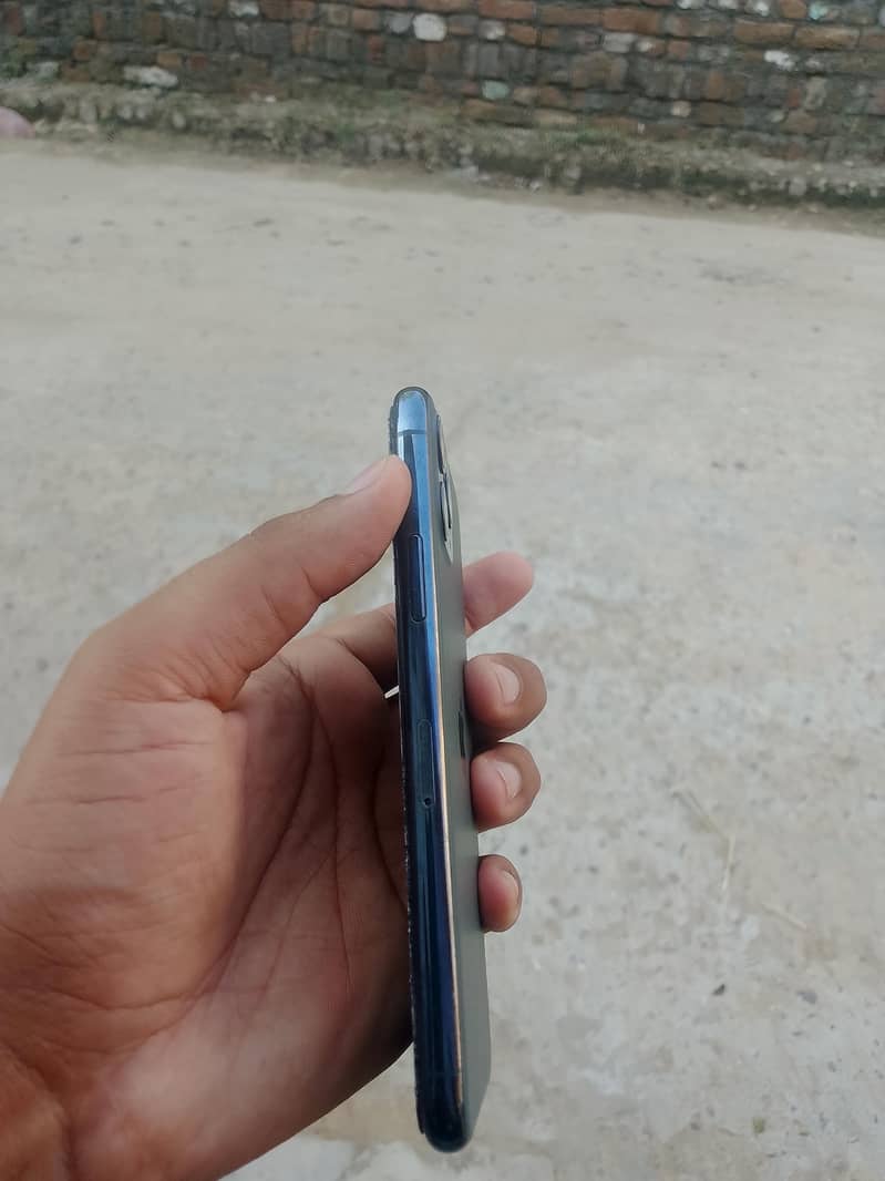 Apple iPhone 11 Pro 3