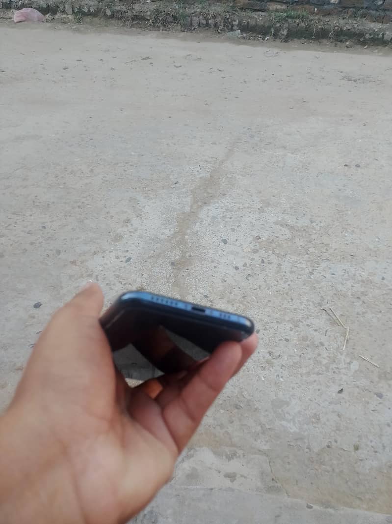 Apple iPhone 11 Pro 4
