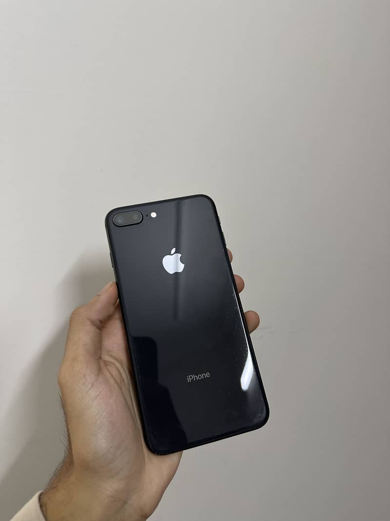 Apple iPhone 8 Plus 1