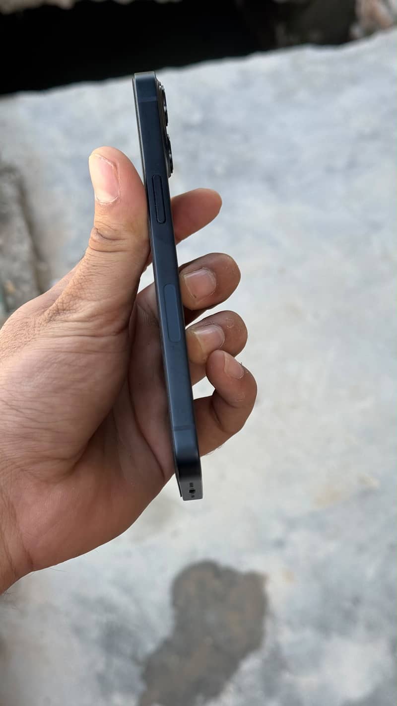 Apple iPhone 13 2