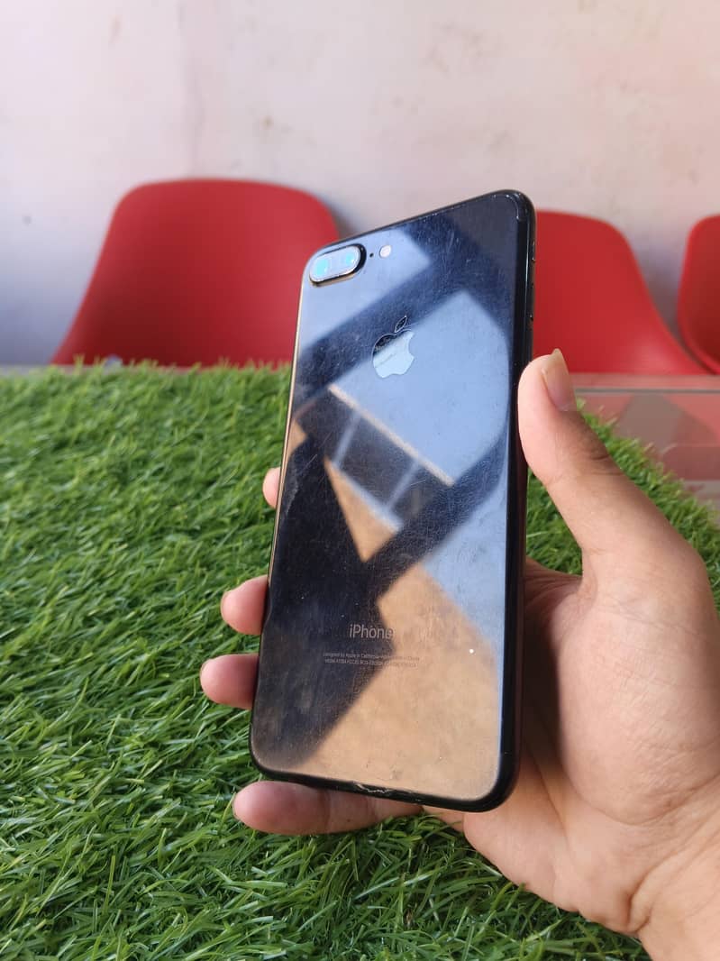 Apple iPhone 7 Plus 0