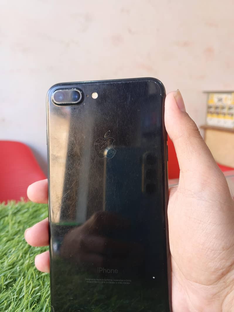 Apple iPhone 7 Plus 1