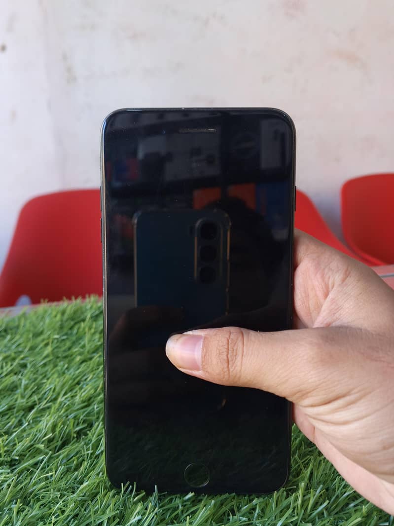 Apple iPhone 7 Plus 2