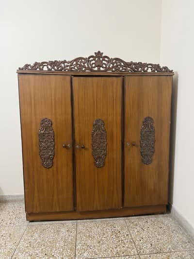 3 door cupboard in excellent condition