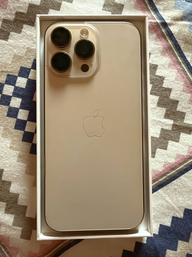 Apple iPhone 16 Pro Max 0